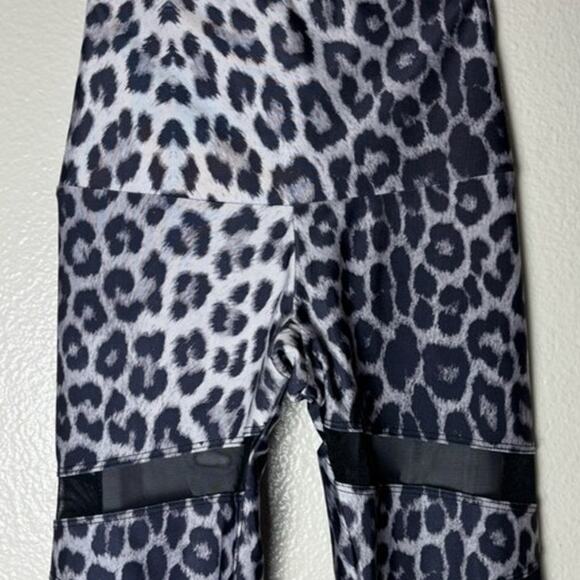 Onzie leggings Woman's size XS Leopard Print Mesh Panel Hot Yoga Black/white - Picture 6 of 16